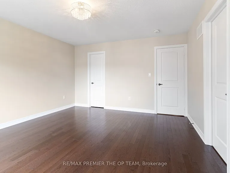 17 True Blue Cres — Photo 35