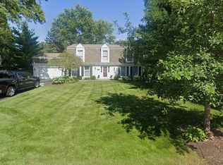 630 Ridgewood Ln, Libertyville, IL 60048