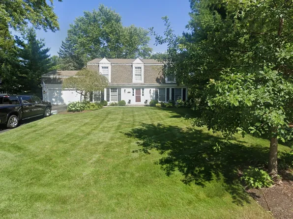 630 Ridgewood Ln, Libertyville, IL 60048