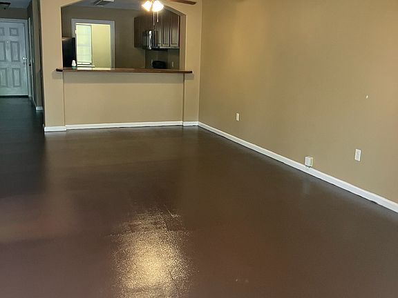 3rd image of 810 Fall St