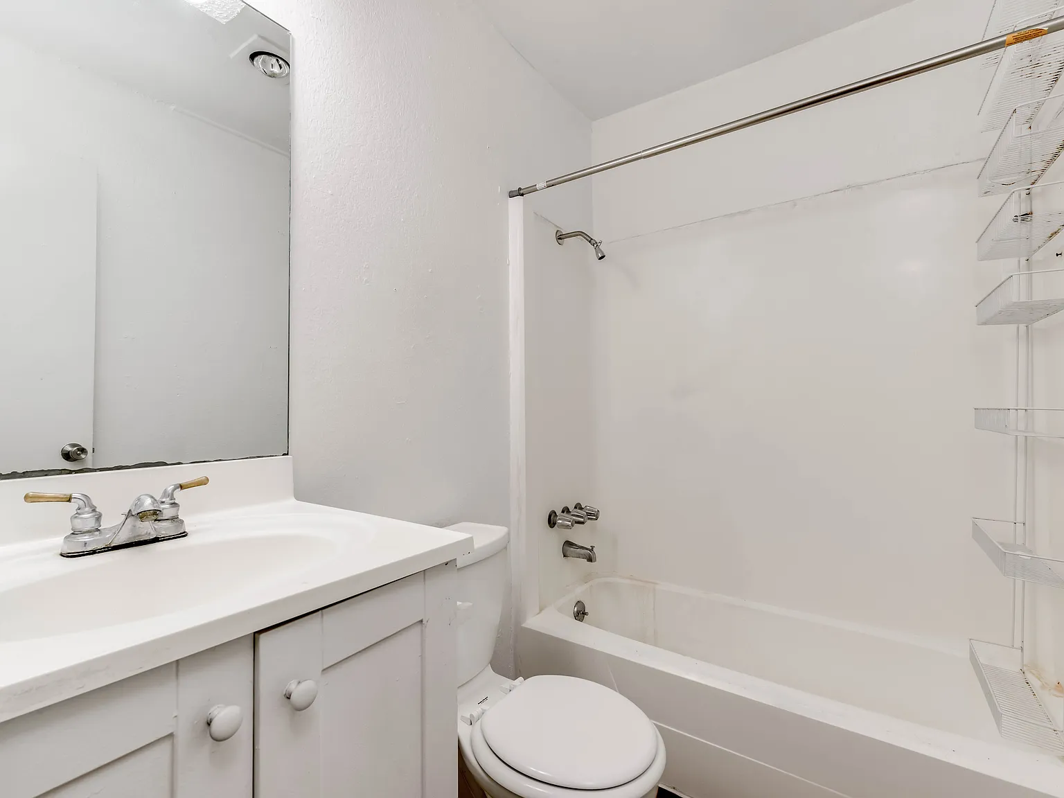2 bed, 780 sqft, $1,050 — Photo 1