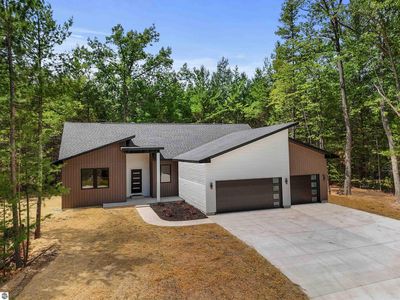 2296 Arbutus Ridge Dr, Traverse City, MI, 49696