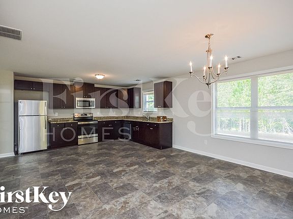 5th image of 145 Ascott Trce