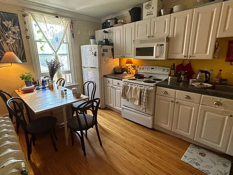 167 King St E #3 — Photo 2