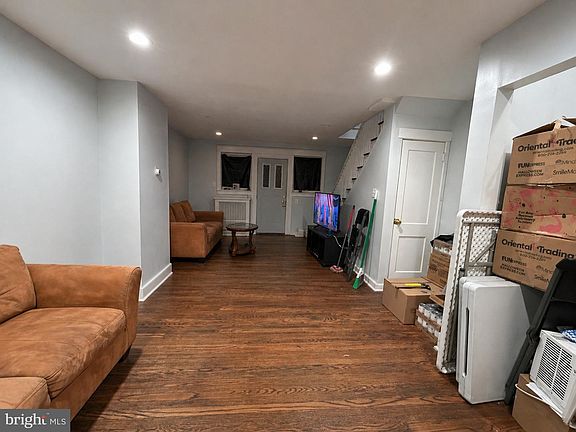 2nd image of 869 Bridge St