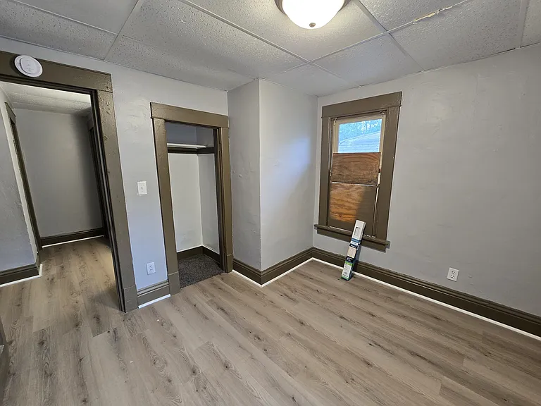 419 Bratnober St — Photo 11
