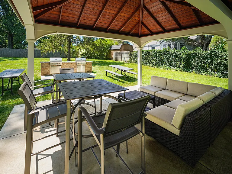 Grill and dining terrace
