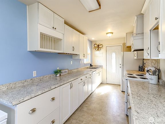 5th image of 3418 Petersville Road NE