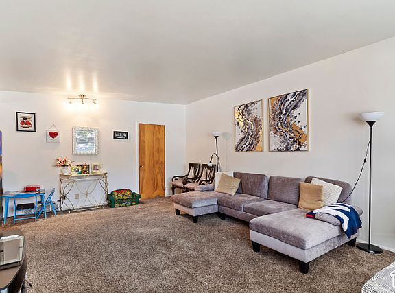 4th image of 4055 S Liberty Ave E