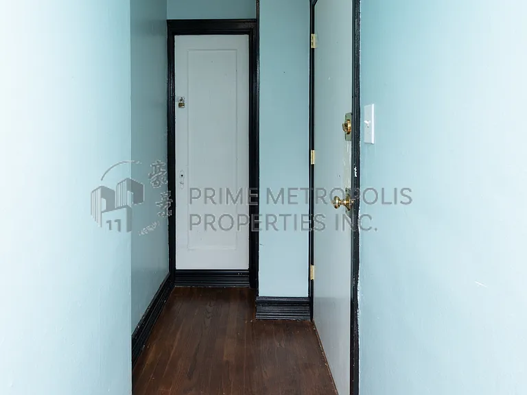 407 NE 45th St #8 — Photo 4