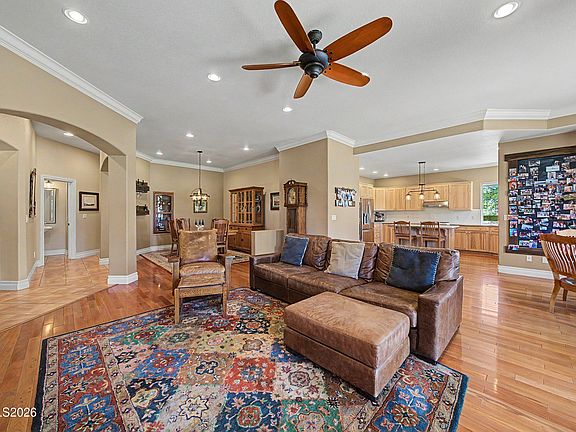 5th image of 310 Kitts Way