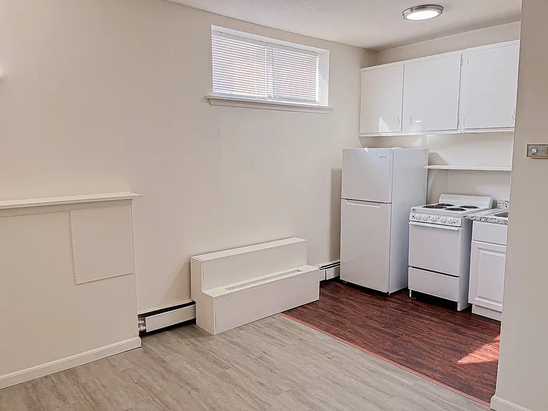 610 Farmington Avenue — Photo 10