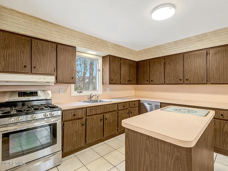 429 Lake Ave — Photo 12