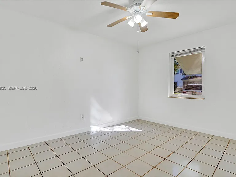 5985 SW 41st St #FRONT — Photo 5