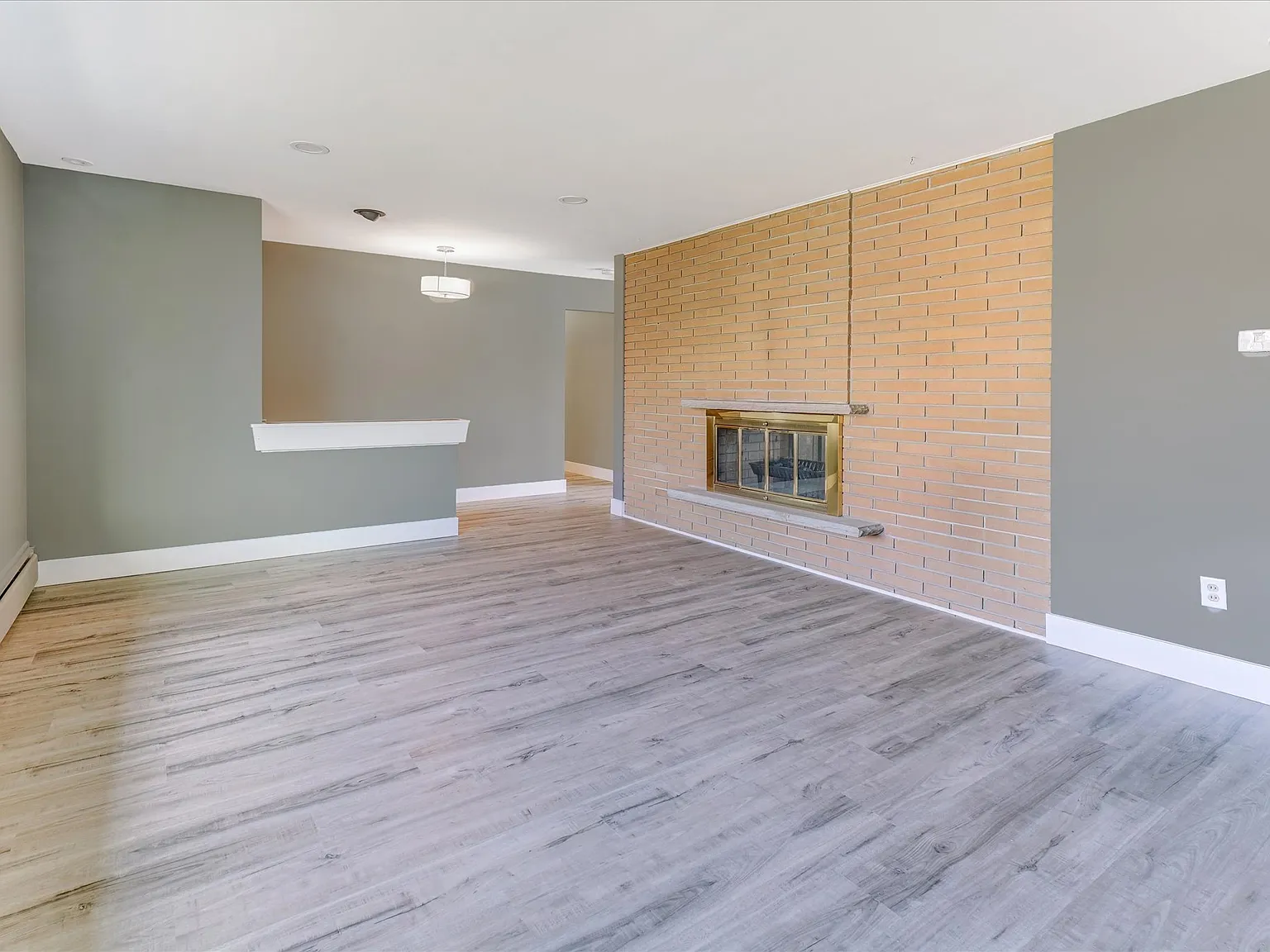4 bed, 2026 sqft, $3,800 — Photo 4