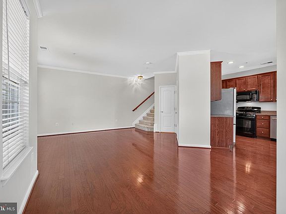 3rd image of 116 Mountain Creek Cir