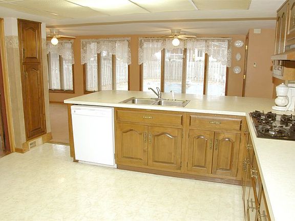 5th image of 4140 Woodstock Dr