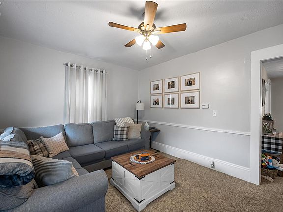 4th image of 1005 Carbon St