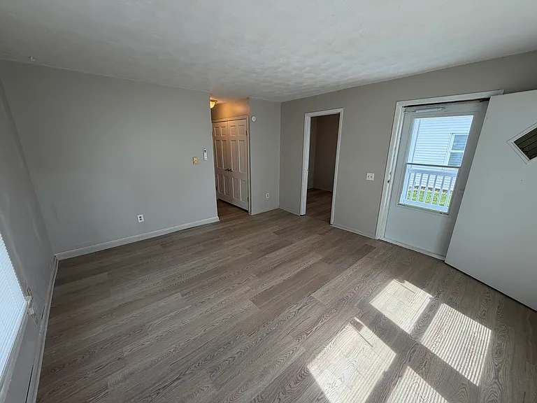 2111 Lincoln Ave — Photo 4