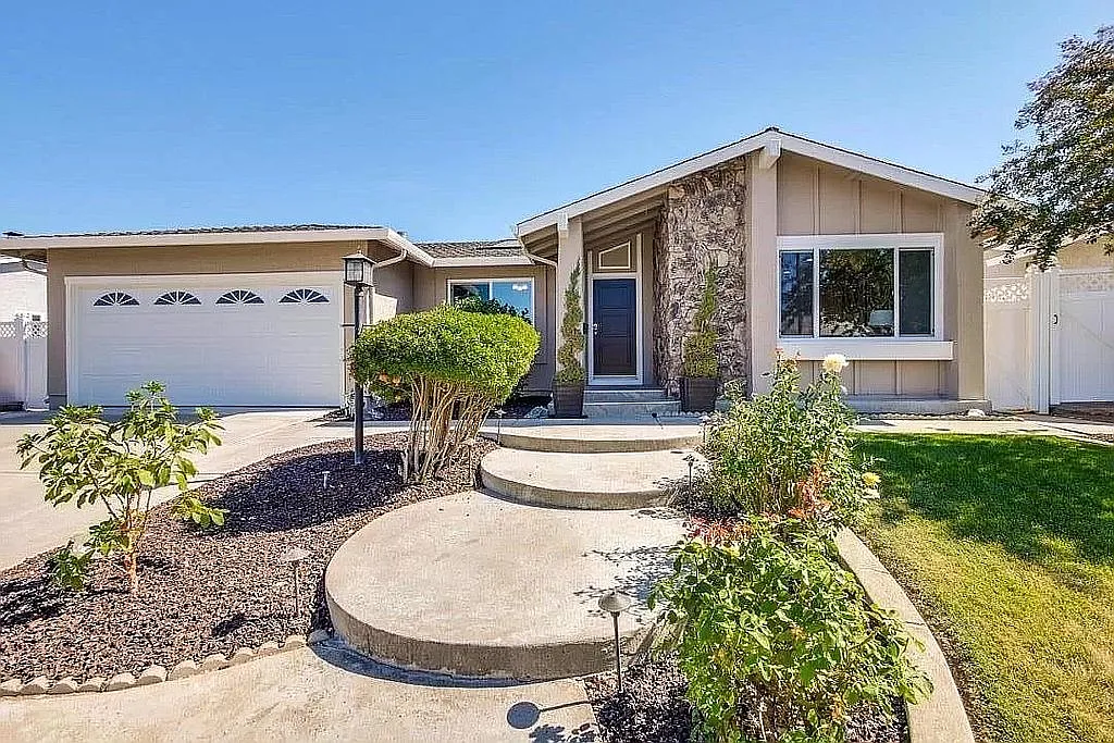1560 Ilikai Ave photo 1