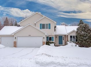 1819 Valley Ridge Trl N, Chanhassen, MN 55317