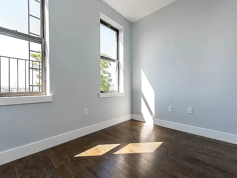412 Suydam St #4R — Photo 6