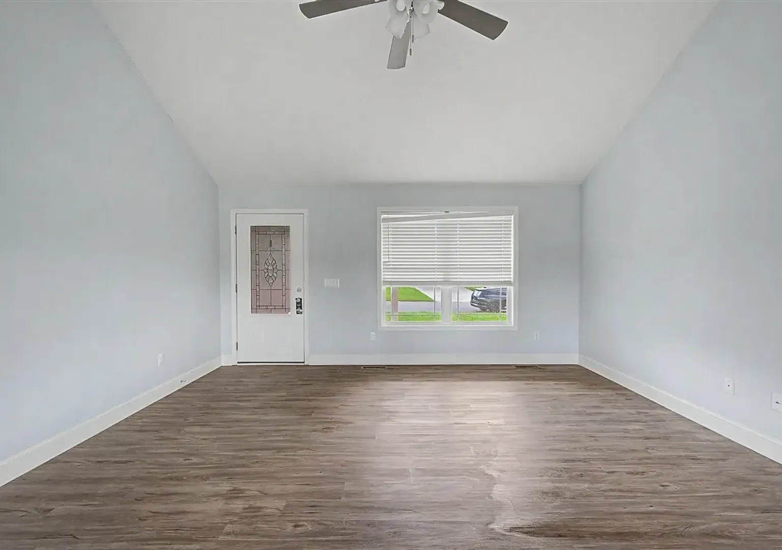 3 Bed/2 Bath Home with 2 Car Garage — Photo 3
