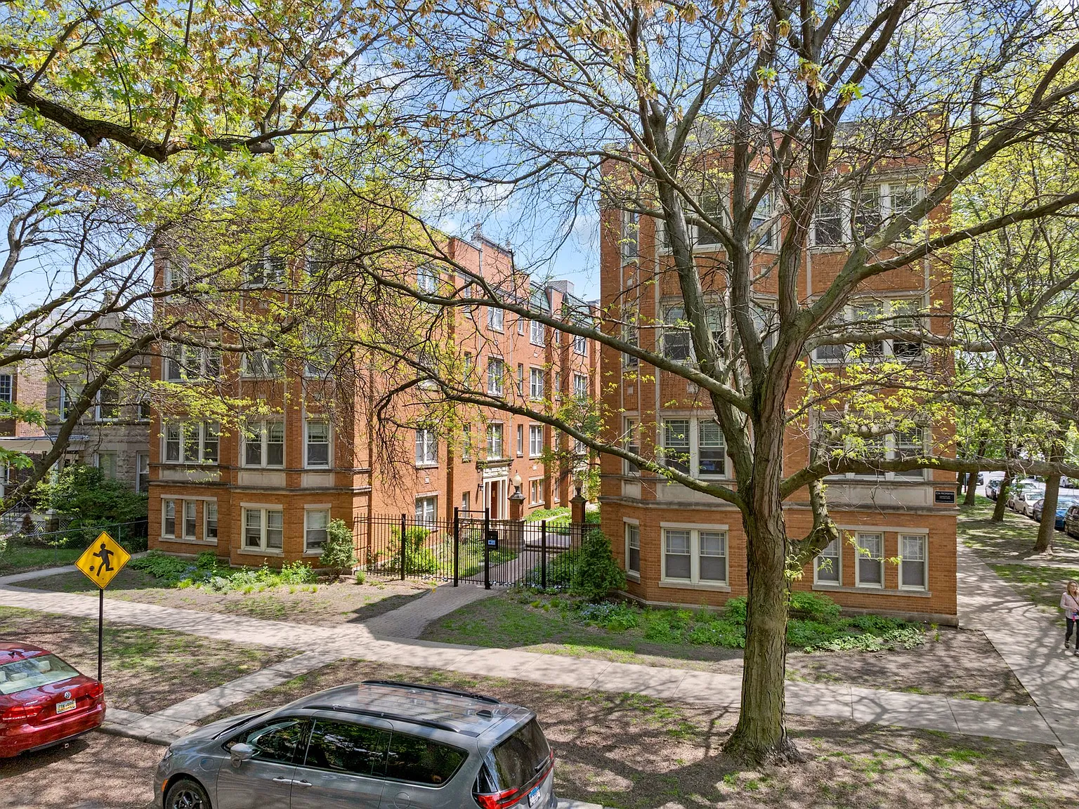 4501-09 N. Greenview — Photo 3