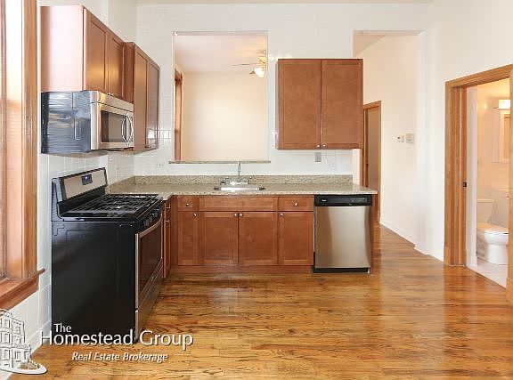 3rd image of 2043 N Sheffield Ave #1REAR