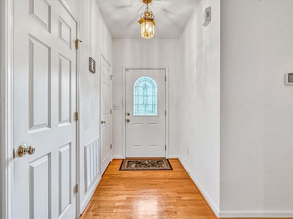 3rd image of 1732 McMillian Ct NW