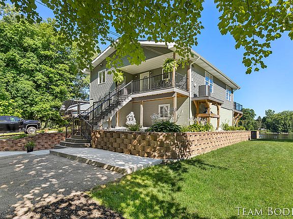2nd image of 2131 Riverbank Ave NE
