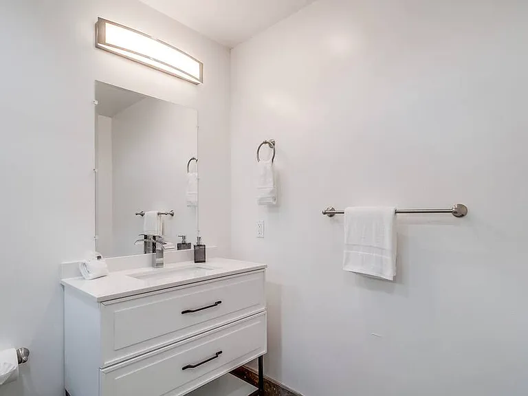 Full Bathroom1