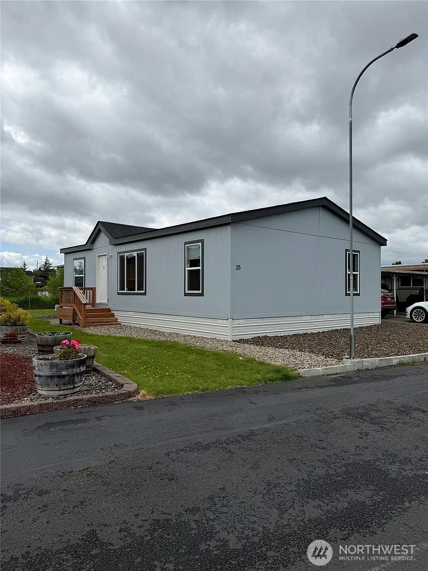 25 Meander Way photo 1