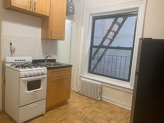 1st image of 270 6th Ave APT 16