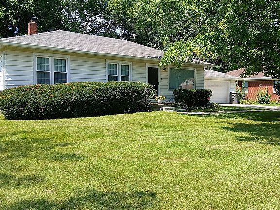 2nd image of 924 N Boehning St