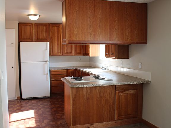 5th image of 110 179th St E