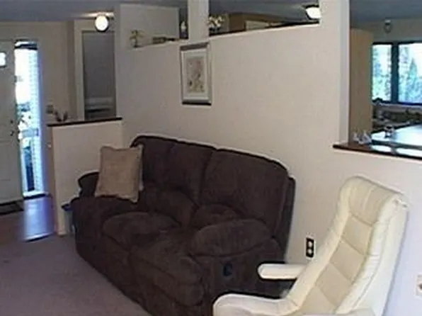 10 Cardinal Ct, Merrimack, NH 03054
