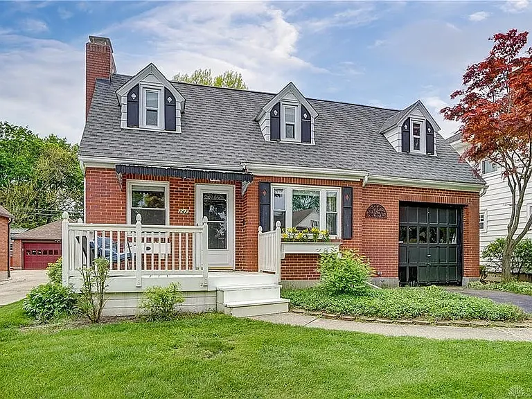 242 Claranna Ave — Photo 1