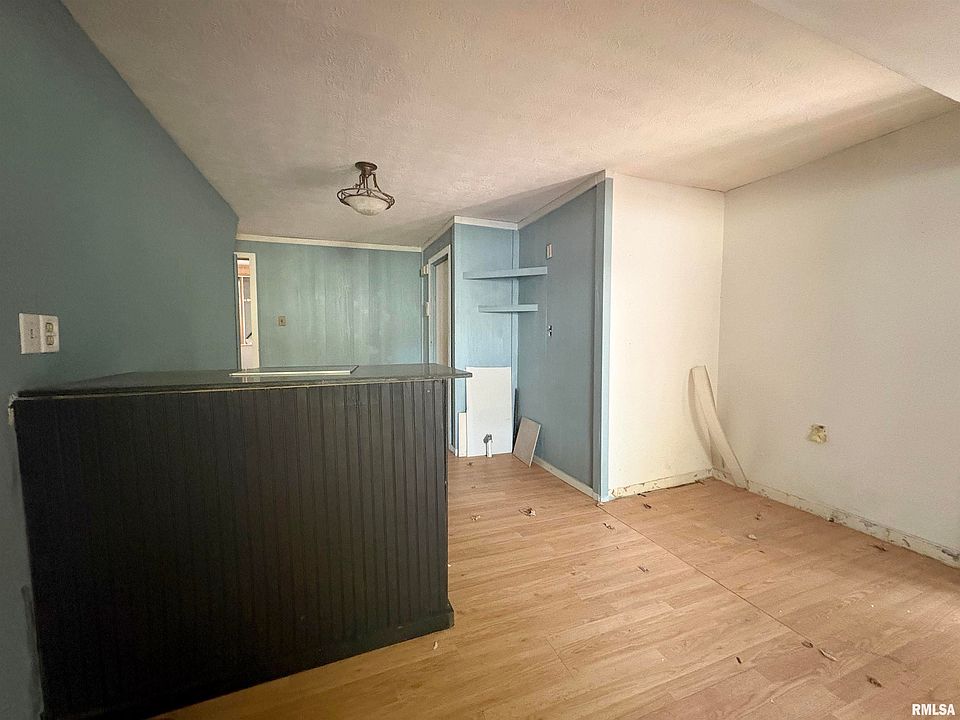 10th image of 114 E Briarwood Ct