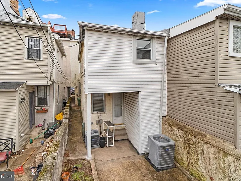 110 S Wolfe St — Photo 34