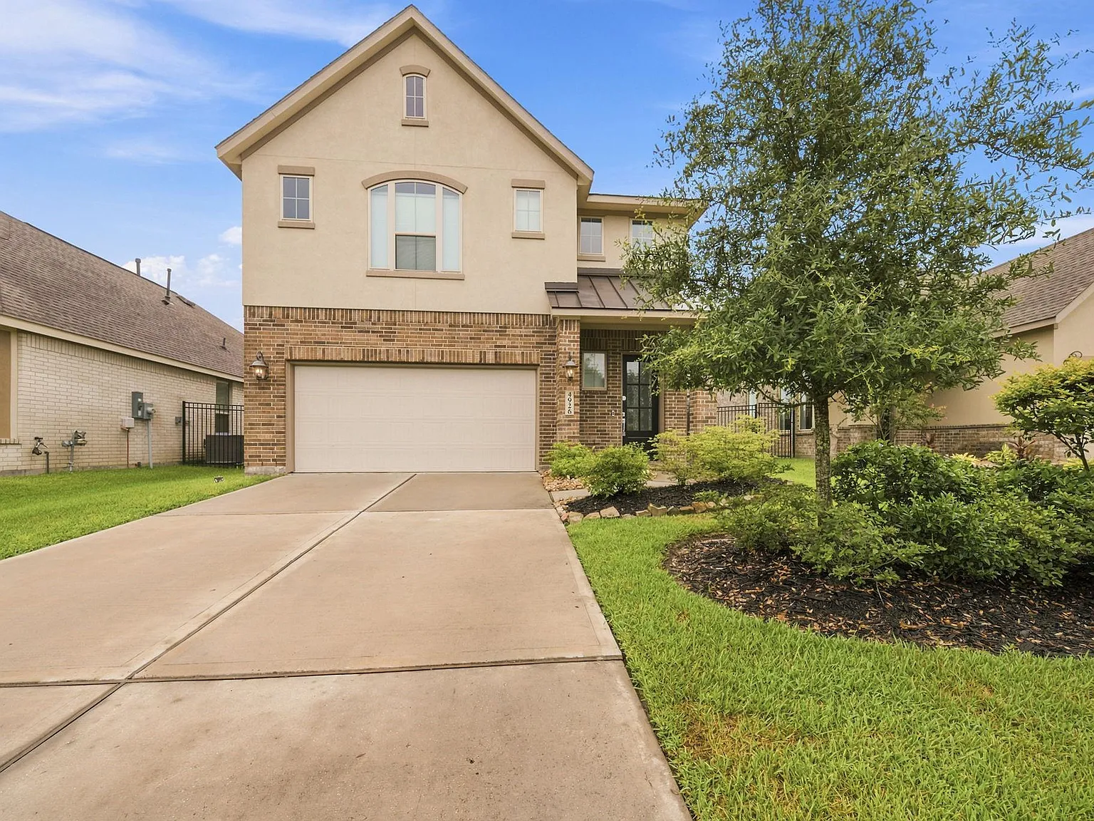 4 bed, 2.5 bath, 2113 sqft, $2,499 — Photo 1