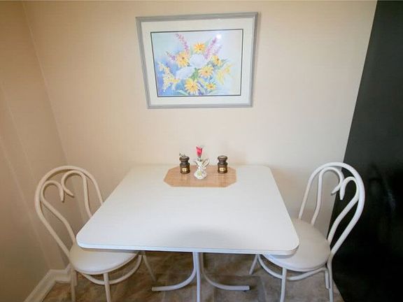 Kitchen Sitting Area