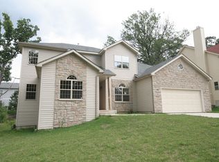 1032 Rosewood Dr, Carpentersville, IL
