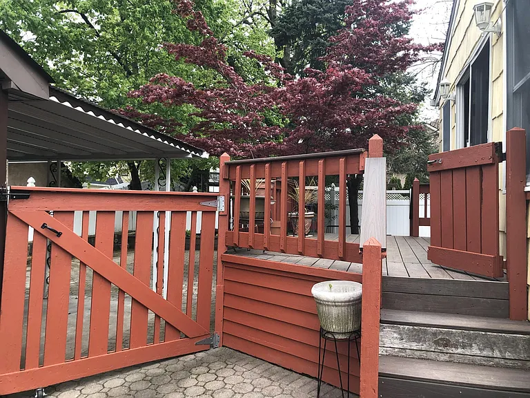 30 Nassau Rd — Photo 23