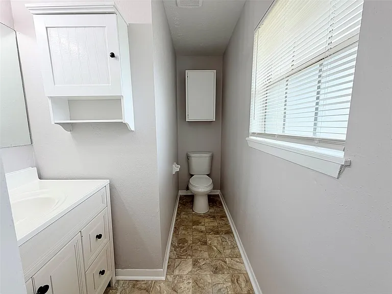 20729 Canterbury Rd — Photo 23