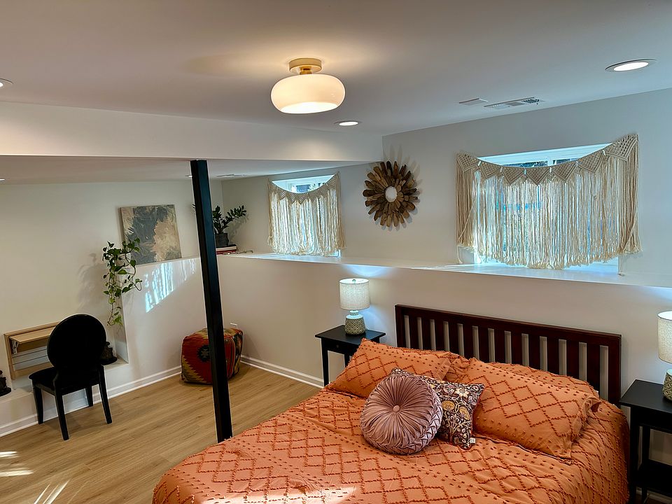 Sunny south facing bedroom with large closet!