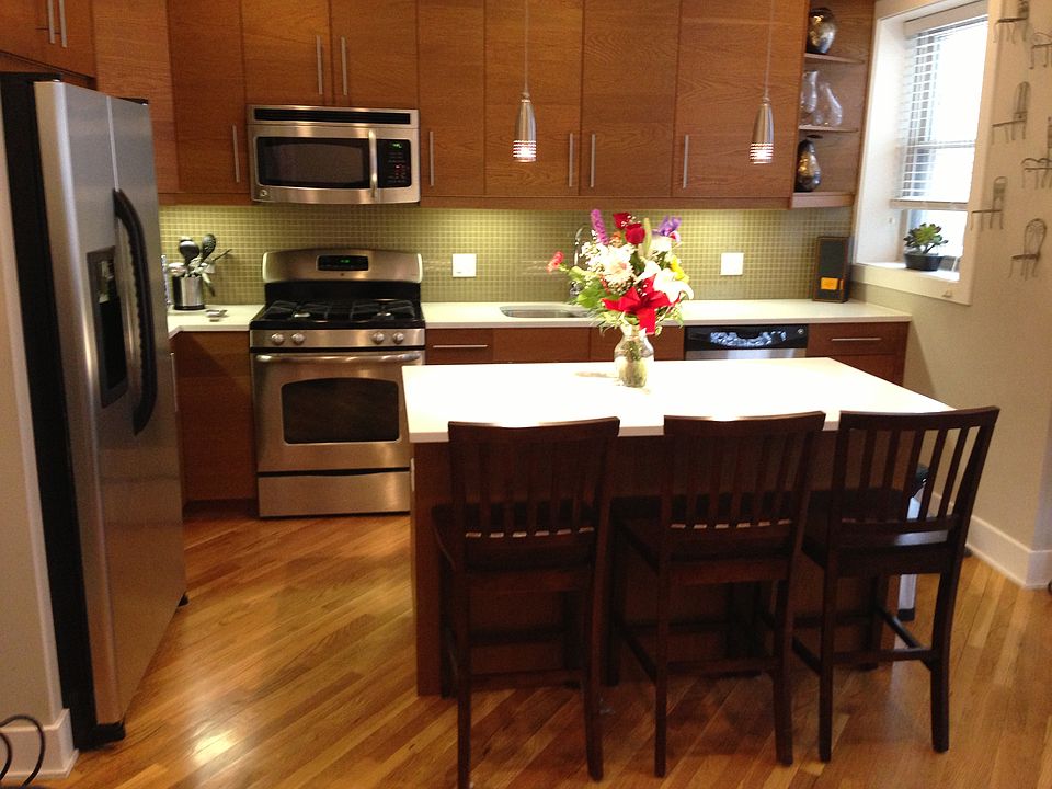 1st image of 3900 W Cornelia Ave