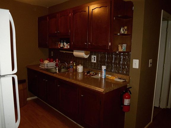 3rd image of 469B Thornbury Ct