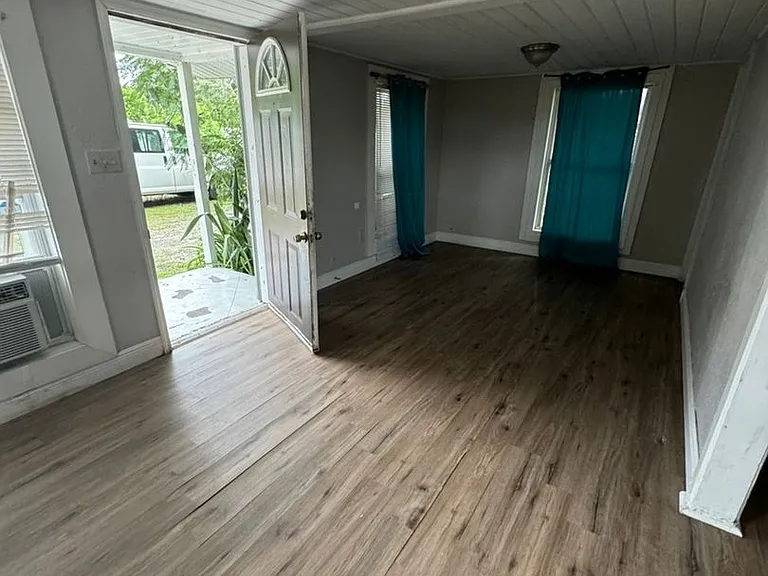 1035 N Davis Ave — Photo 18