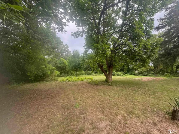 9750 Douglas Rd, Temperance, MI 48182